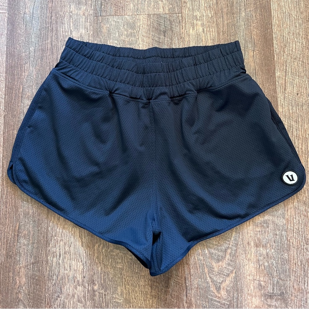 Vuori Micro Mesh Shorts size large. Worn once GUC